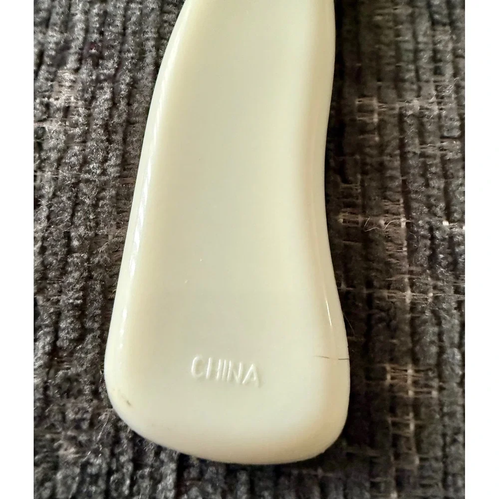 Pizza Cutter 7.5in Excellent Cream Ergonomic Handle Stainless Steel